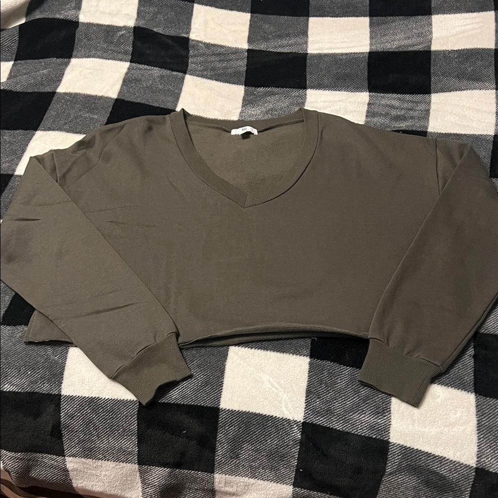 BP Olive V-Neck Crop Top Sweatshirt. Size Large